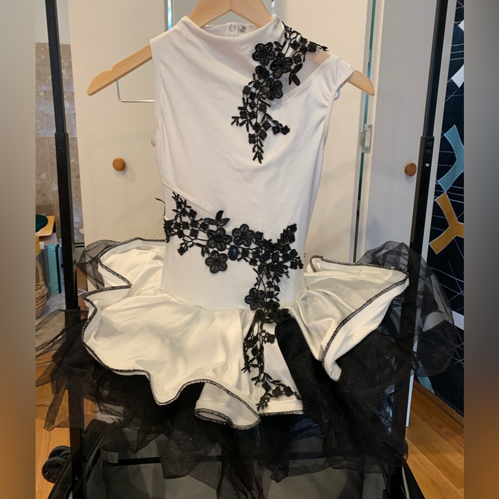 Girls dance costume, Weissman brand size child’s large